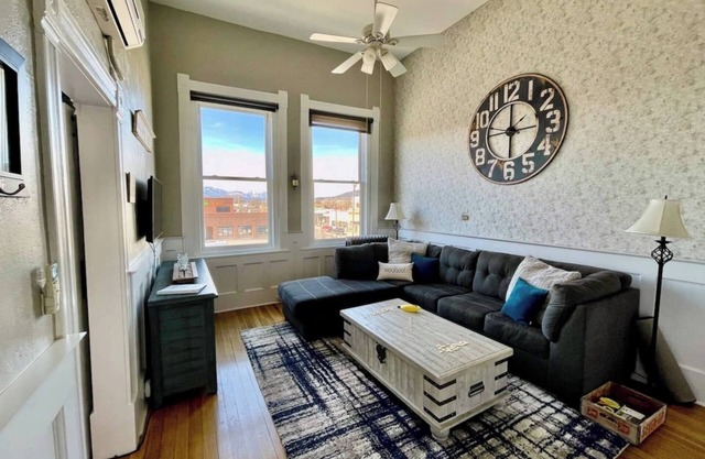 This condominium is a 1 bedroom(s), 1 bathrooms, located in Salida, CO.