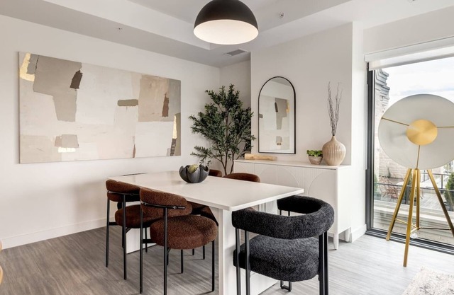 This condominium is a 3 bedroom(s), 2 bathrooms, located in Calgary, AB.