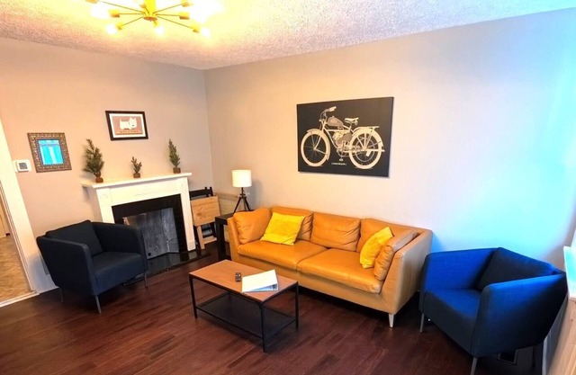 This cottage is a 1 bedroom(s), 1 bathrooms, located in Columbus, OH.