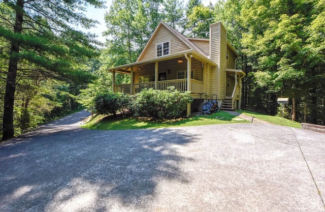 This cute mountain home is perfect for your family getaway