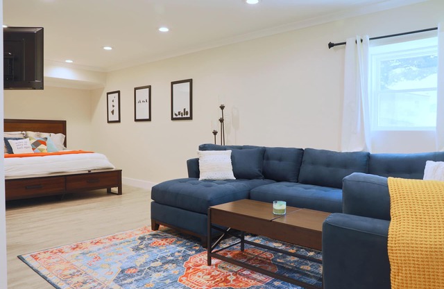 This house is a 1 bedroom(s), 1 bathrooms, located in High Point, NC.