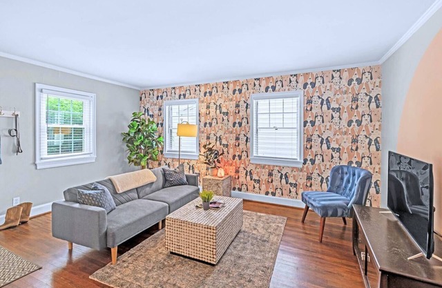 This house is a 2 bedroom(s), 1 bathrooms, located in Nashville, TN.