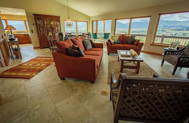 This house is a 3 bedroom(s), 2.5 bathrooms, located in Salida, CO.
