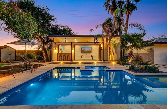 This house is a 4 bedroom(s), 4 bathrooms, located in Tempe, AZ.