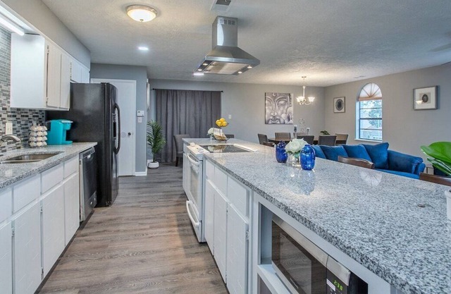 This house is a 4 bedroom(s), 2 bathrooms, located in Warner Robins, GA.