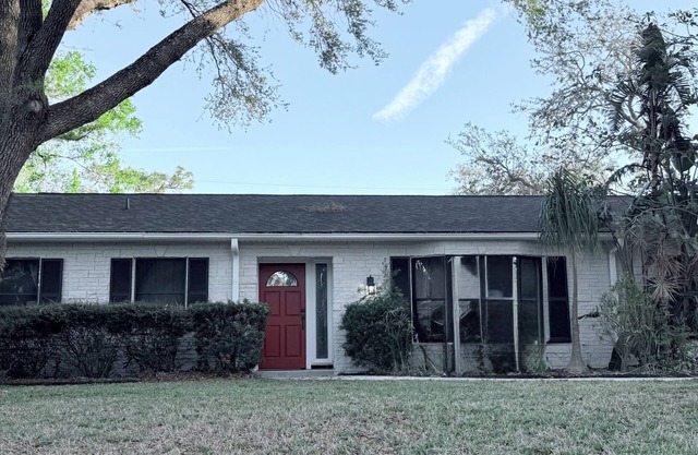 This is it: Red Door Vacay House in Delightful Brandon with Game Room and Pool