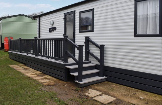 This lovely caravan is perfect for couples, friends, or families.