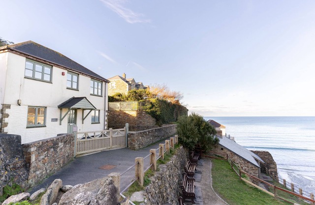 This lovely property sits above the beautiful sandy beach at Trevaunance Cove.