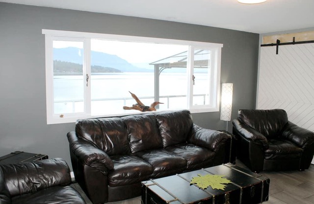 This property is huge 7 private bedrooms sleeps 16