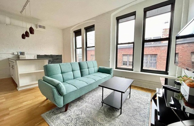This serviced apartment is a 0 bedroom(s), 2 bathrooms, located in Omaha, NE.