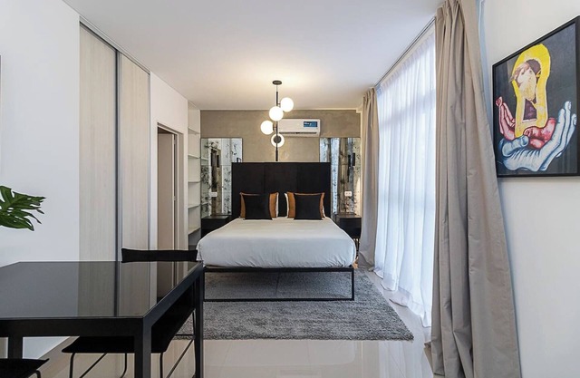 This studio is a 0 bedroom(s), 1 bathrooms, located in Centro, Buenos Aires.