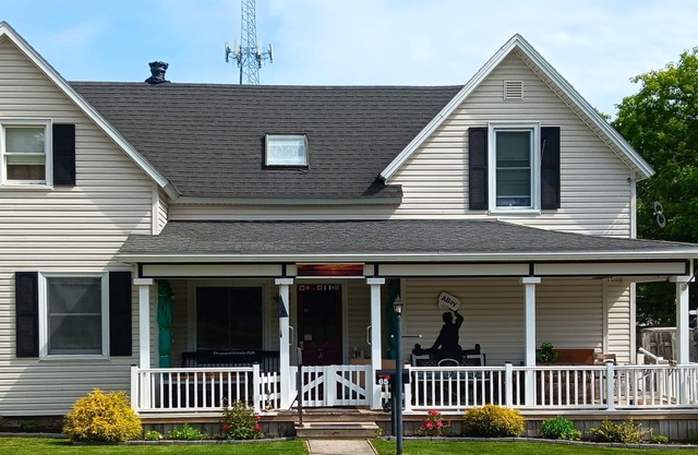 Thousand Islands "FUN" -easy 5 minutes walk to Downtown & Uncle Sam Boat Tours-