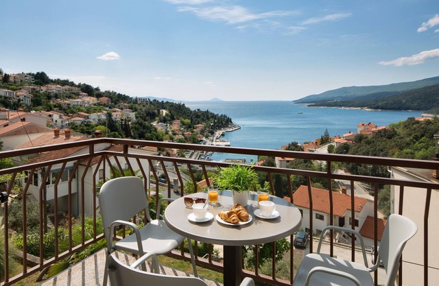 Three bedroom apartment with terrace and sea view Rabac, Labin (A-9670-a)