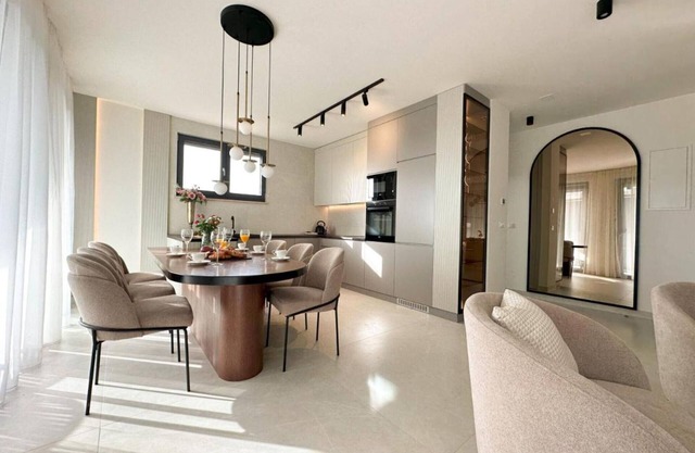 Three-Bedroom Penthouse with Infinity Pool (The Skyview Penthouse) - S4
