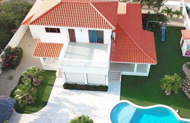 Three Bedroom Villa, Sleeps 6