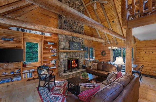 Three Lakes Chain! Lakefront Cabin with Private Dock/Gameroom/Firepit/Kayak/SUP