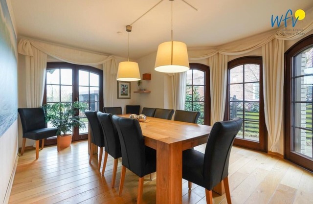 Three separate bedrooms, south-facing terrace and sauna!