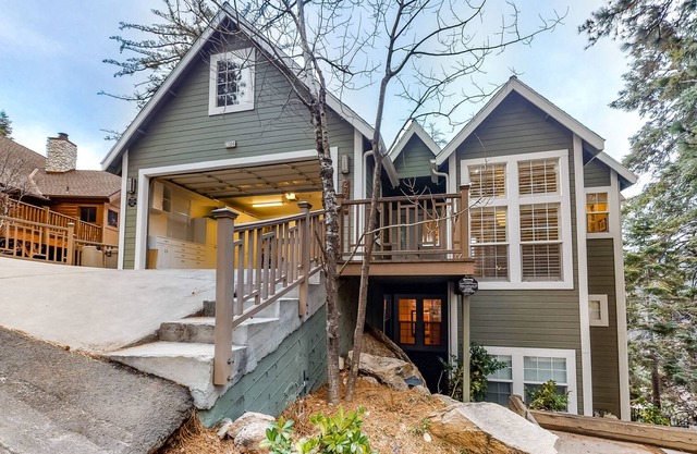 Three-story home with fireplace, central AC, game room & lake view dog-friendly