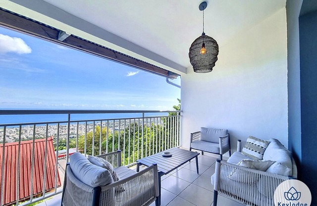 Ti Kaz Bellevue – sea view – with jacuzzi – Saint-Denis