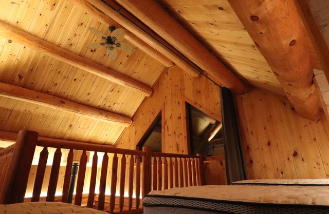 Tiger Log House WaterFront Cottage