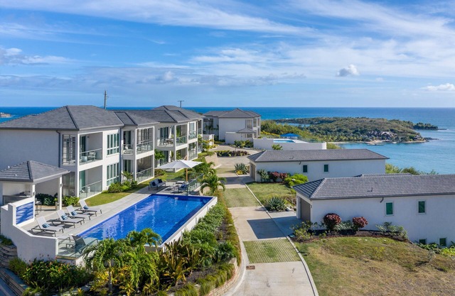 Tiger's Eye Luxury and Ocean views! Stylish interior