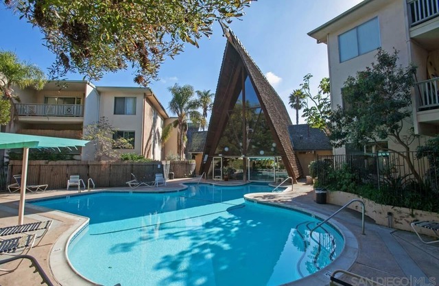 Tiki Condo - pool & parking; balcony; great location, near beach; charming