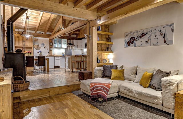 Tiki Lodge Chamonix, 3 bedroom family friendly chalet with jacuzzi & sauna.