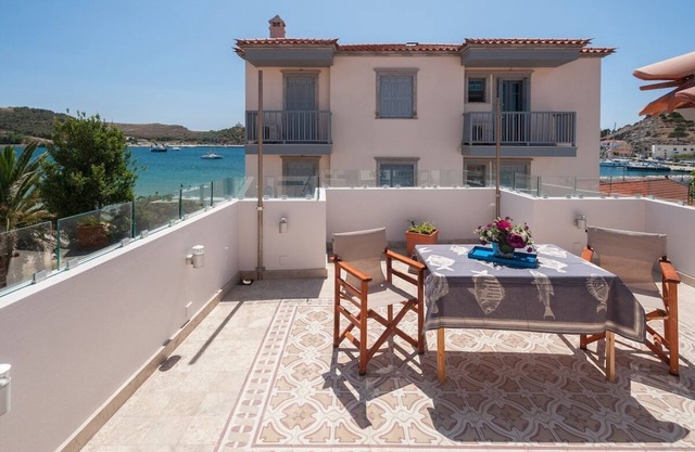 Tilia Room in luxurious beach townhouse