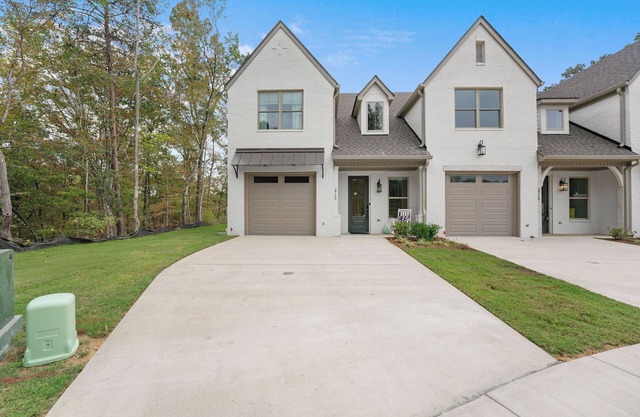 Timber Tide - Chic New Townhome Near the Action