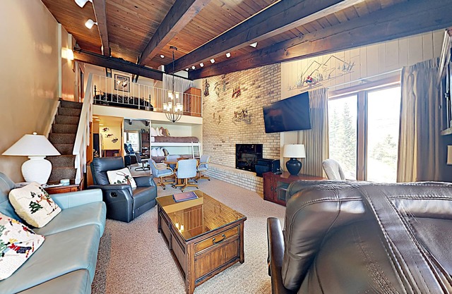 🌲Timberline 301 Studio Loft Standard ~ Hot Tub~Pool~WiFi~Ski-in/out~Local Shuttle🌲