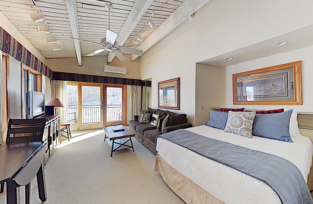 🌲Timberline 318 Studio Deluxe ~ Hot Tub~Pool~WiFi~Ski-in/out~Local Shuttle🌲