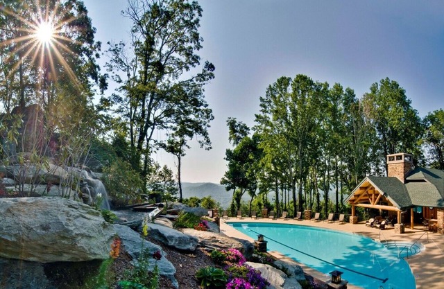 Timbers H-2- Mountain Condo, Echota Gated Resort, Indoor/Outdoor Pools and Hot Tub, Fitness Area...