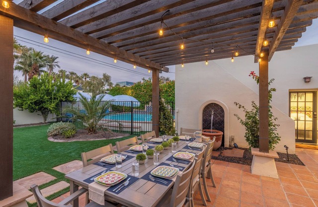 Timeless Elegance: Historic Estate for 14 w/Pool, Hot Tub + Putting Green