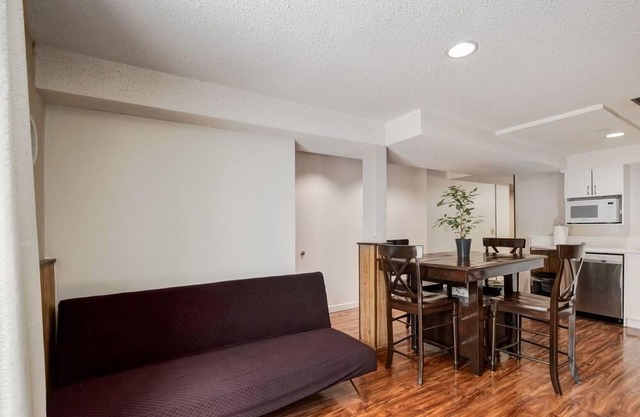 Timeless Tranquility 2BR Suite near the Airport