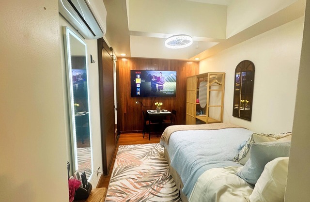 Tiny Cave Studio in Old San Juan/high speed WIFI/Luxury Bathroom/55” TV