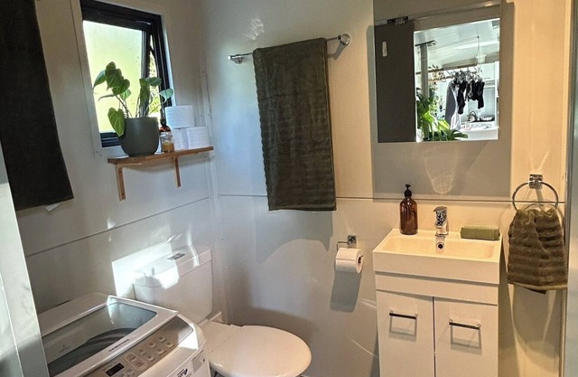 Tiny Home Bush Escape - Omanawa