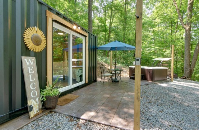 Tiny Home with Hot Tub By Mohican State Park!