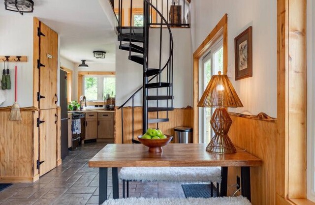 Tiny Home with Spectacular Views & FP