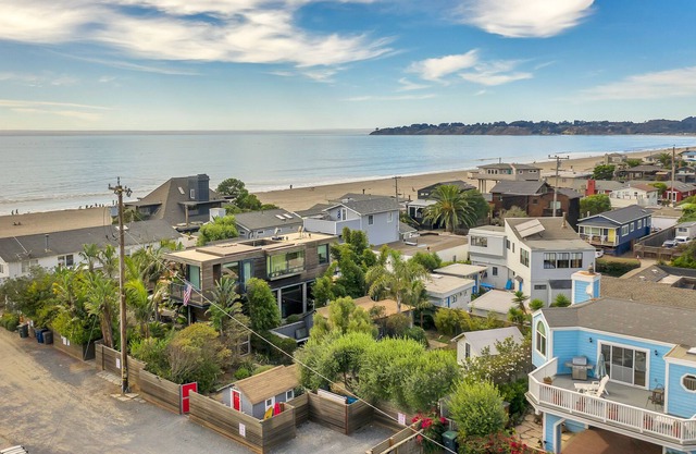 Tiny House - Big Value - Steps from the Ocean