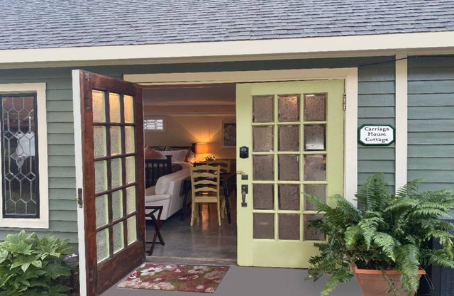 Tiny House Cottage in Historic Downtown