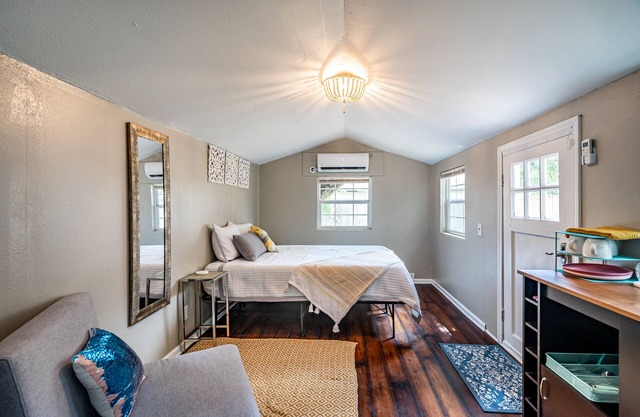 Tiny house in Bishop Arts!