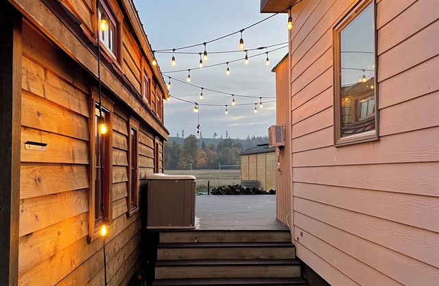 Tiny house on Organic Farm - Quiet & Clean w Fast wifi 3bd/1ba