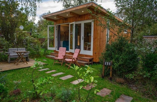 Tiny House Philomenos, eco-friendly built in the beautiful Campanula Park, Sint Maartenszee