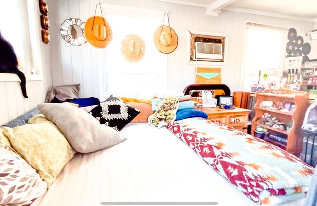 Tiny House Surf Shack by the Beach - Bring your Pets!