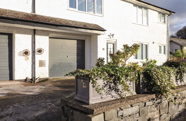 TIPSY BEE, pet friendly in Bowness-On-Windermere