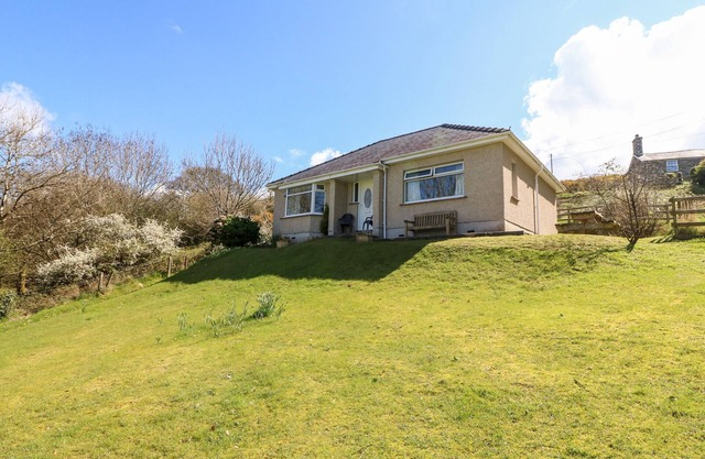 TIRIONFA, pet friendly, country holiday cottage in Talsarnau