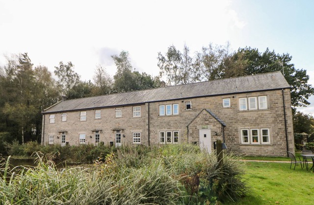 TISSINGTON, family friendly, with a garden in Two Dales