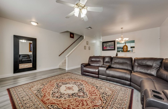 ⭐️⭐️⭐️⭐️⭐️TMC Home of Art Classic❤️2 KING Suites✔️2 🚙Garage♻️🎗