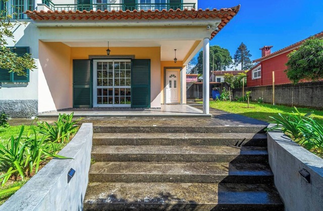 To complete, Angela Holiday House