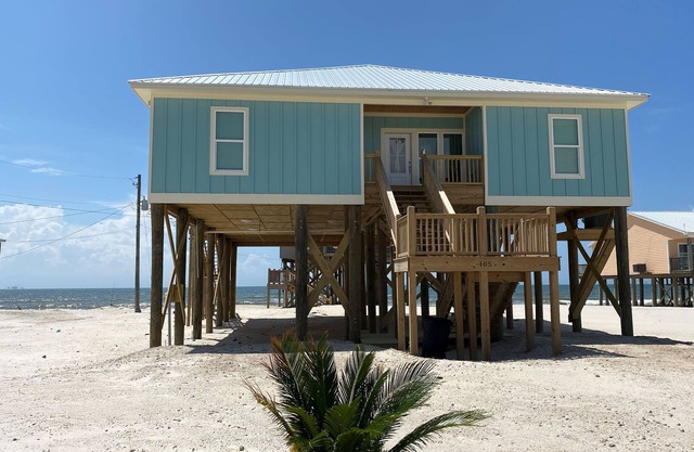 Toes in the Sand - Gulf Beachside, 4 Bedroom, 4 Bath, Dog Friendly, Sleeps 12